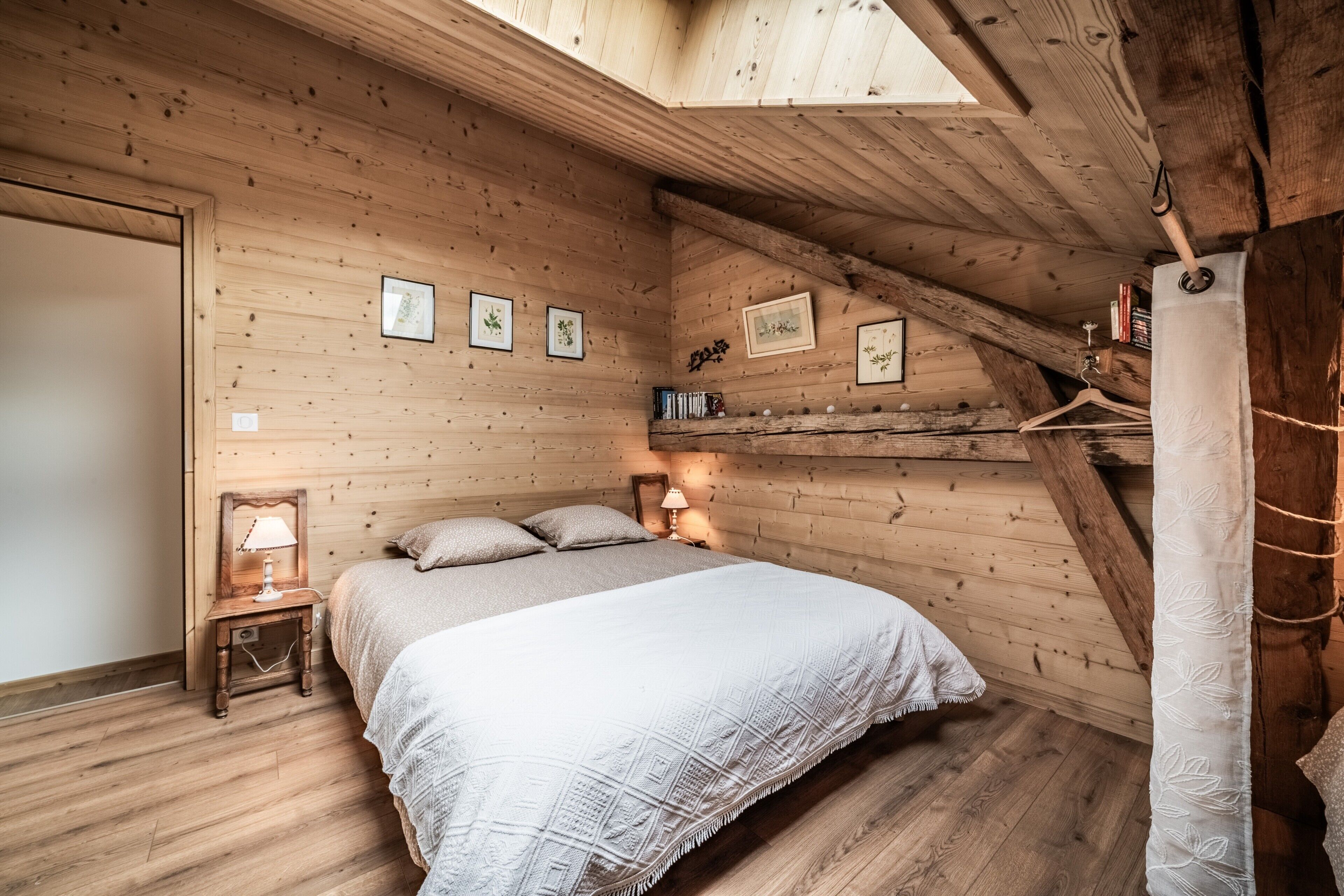 Fer et planche à repasser, draps fournis