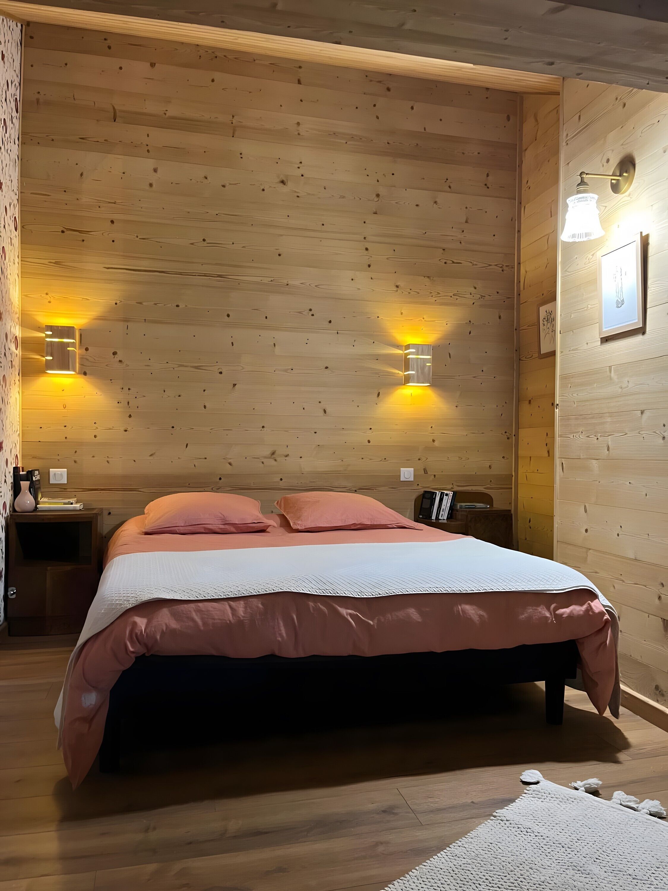 Iron/ironing board, bed sheets