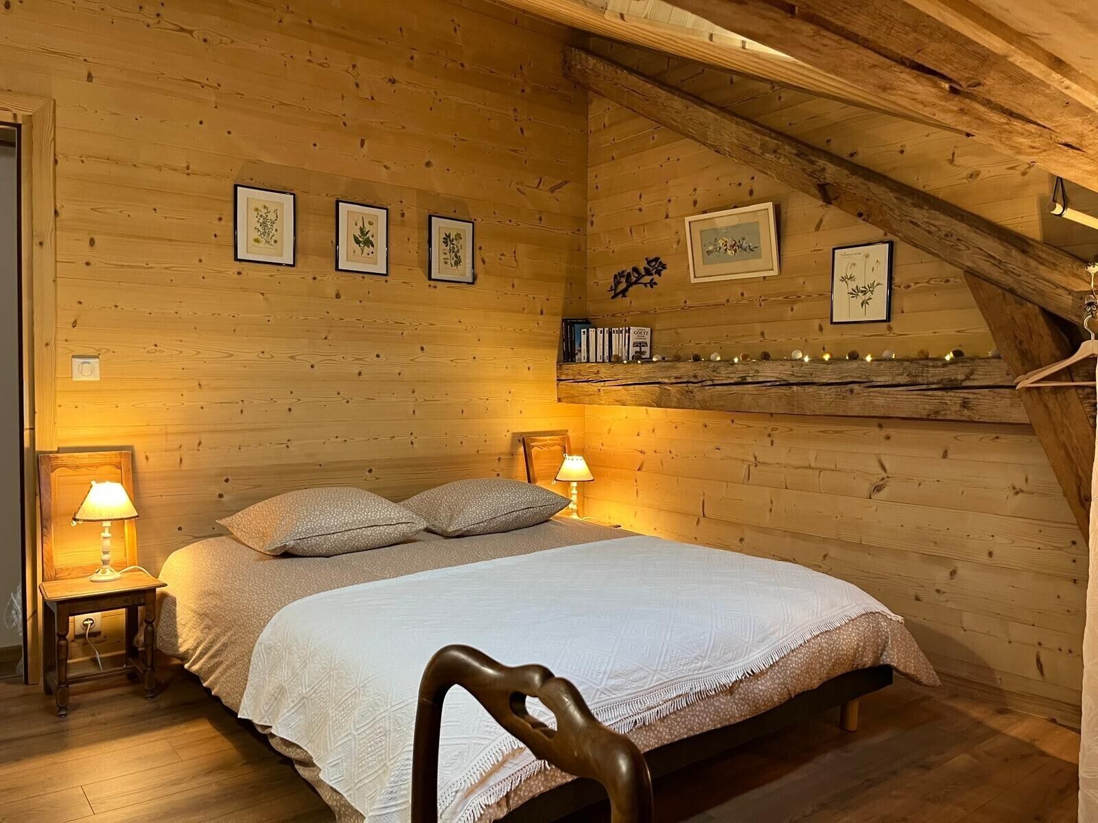 Fer et planche à repasser, draps fournis