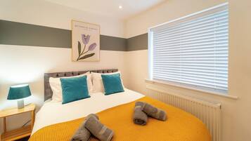 4 bedrooms, iron/ironing board, free WiFi, bed sheets