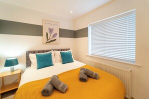 4 bedrooms, iron/ironing board, free WiFi, bed sheets