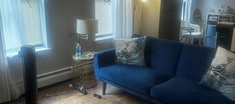 Cozy studio in adorable Hartford with refreshing AC for your stay.Great location