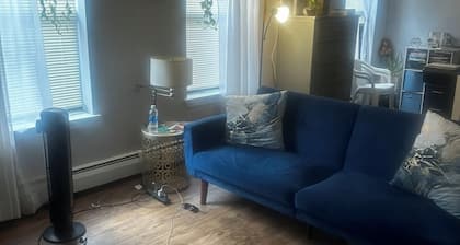 Cozy studio in adorable Hartford with refreshing AC for your stay.Great location