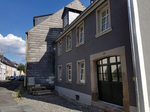 Exterior - Apartment 'Rosenzauber Loft' with Private Garden, Balcony and Wi-Fi (Weißenstadt)