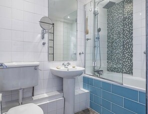 シャワー、ヘアドライヤー、タオル