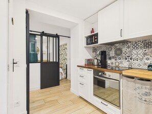 Fridge, microwave, oven, dishwasher - Nice apartment for 2 people, 350 m from the beach (Batz-sur-Mer)