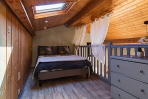 1 slaapkamer, een strijkplank/strijkijzer, wifi, beddengoed