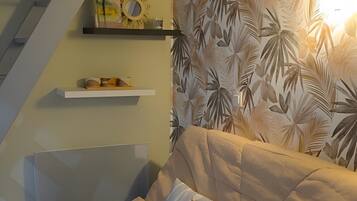 BĂŒgeleisen/BĂŒgelbrett, WLAN, BettwĂ€sche