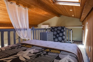 1 slaapkamer, een strijkplank/strijkijzer, wifi, beddengoed