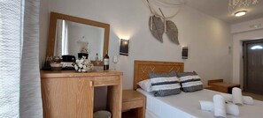 Doppelzimmer, Balkon, Stadtblick