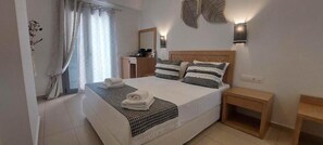 Double Room, Balcony, City View | Free WiFi - Selinopetra Rooms (Elafonisos)