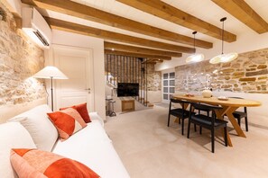 Smart TV - Casa di Pietra Stone House (Kaštel Lukšić)