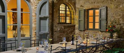 Outdoor dining