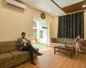 Quarto luxo | Sala de reunião