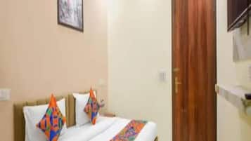 Habitación Deluxe doble, no fumadores, balcón | Caja fuerte, sistema de insonorización, tabla de planchar con plancha