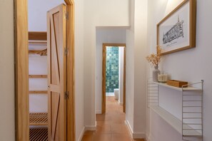 Interior - Holiday Home 'Apartamento El Poverni H02' with Private Terrace, Wi-Fi and Air Conditioning (Sevilla)