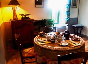 Dining - La volante Bouilloire Guest Room between Angers and Saumur (Brissac Loire Aubance)