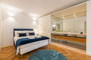 Iron/ironing board, free WiFi, bed sheets - Bailarina Historic Luxury House at Rua das Flores (Oporto)
