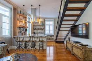 Interior - Stylish Downtown Porto Duplex 2BR Walk everywhere! (Oporto)