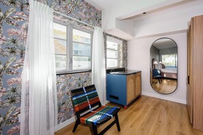 Hotel | Ocean Balcony King Room | Laptop workspace, free WiFi - Hotel Casa Canita (Miami Beach)
