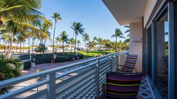 Departamento, 1 cama King size, balcón, vista al océano | Balcón