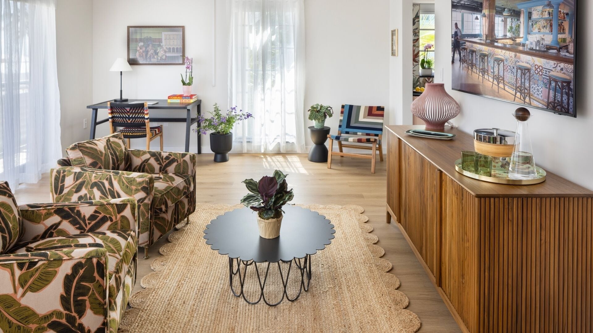 Apartment | Spacious Ocean View Suite | Living area