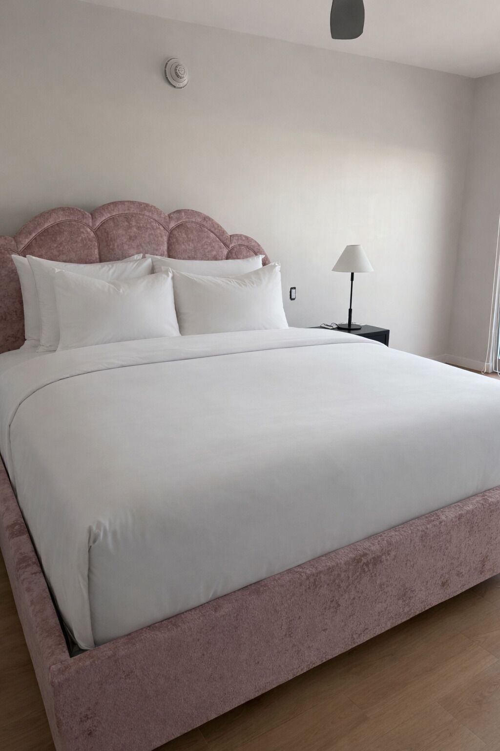 ノートパソコン用作業スペース、WiFi (無料)