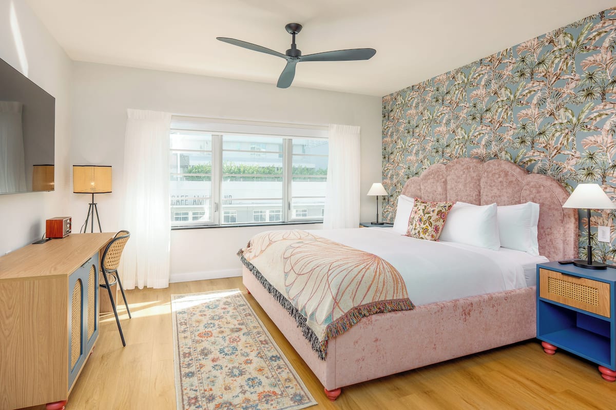 Apartment, 1 King-Bett | Laptopgeeigneter Arbeitsplatz, kostenloses WLAN