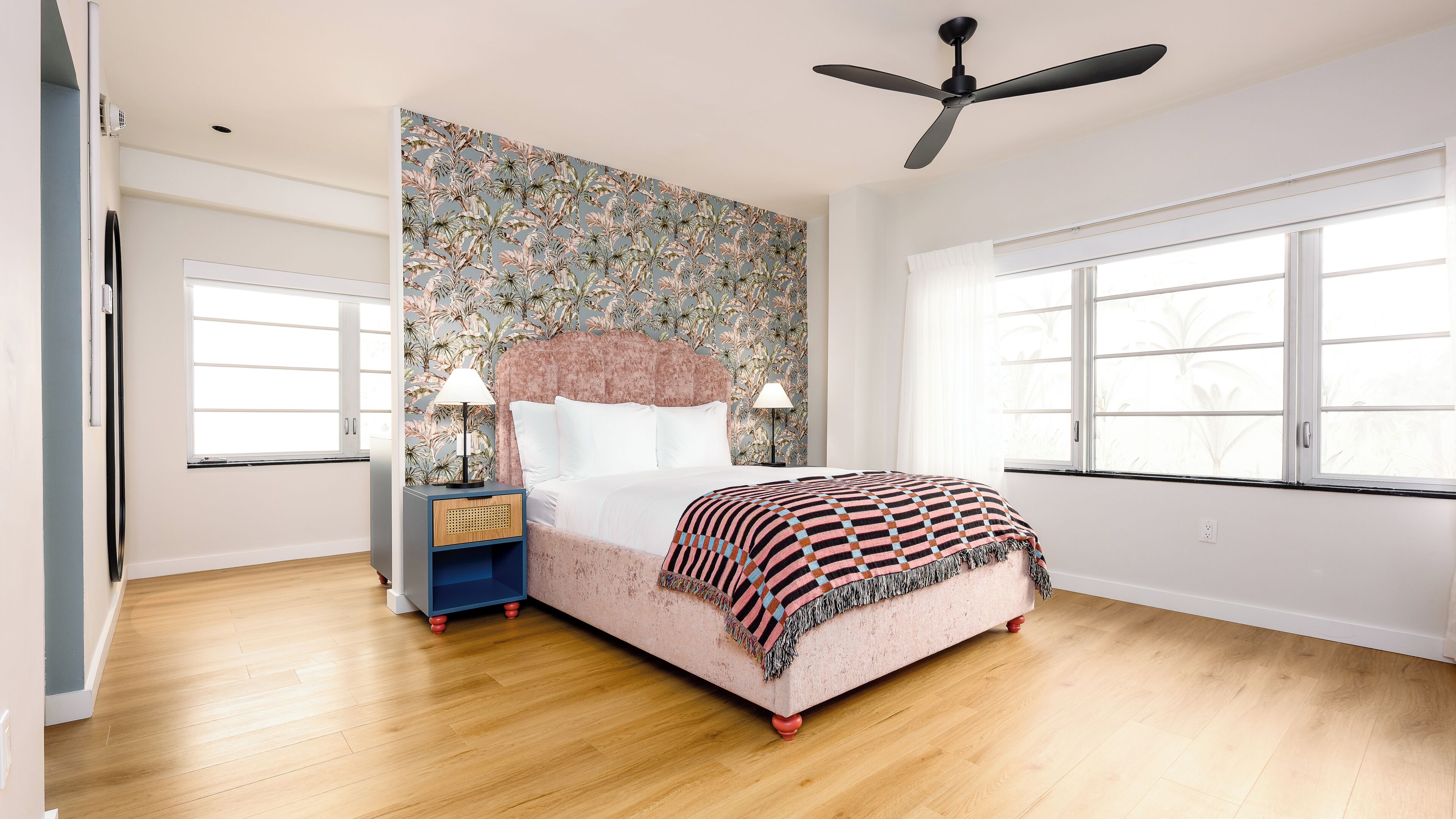 Apartment, 1 King-Bett, Meerblick | Laptopgeeigneter Arbeitsplatz, kostenloses WLAN