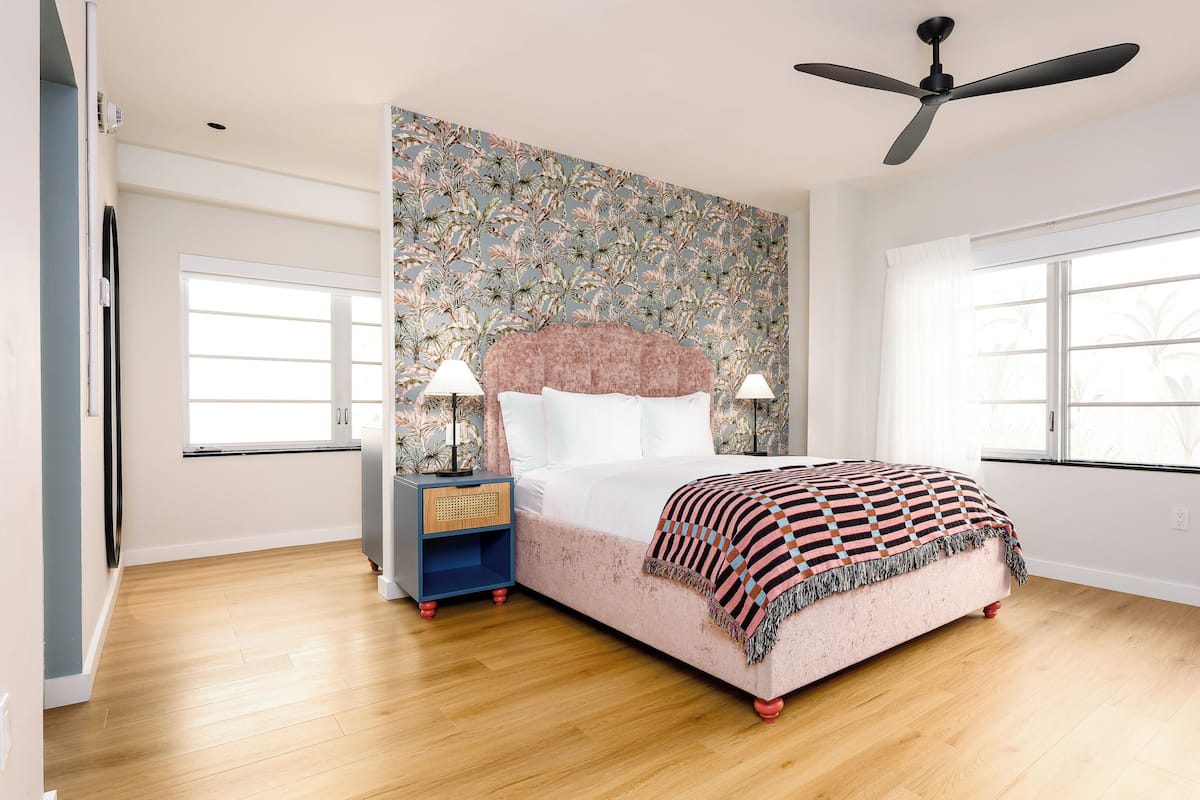 Apartment, 1 King-Bett, Meerblick | Laptopgeeigneter Arbeitsplatz, kostenloses WLAN