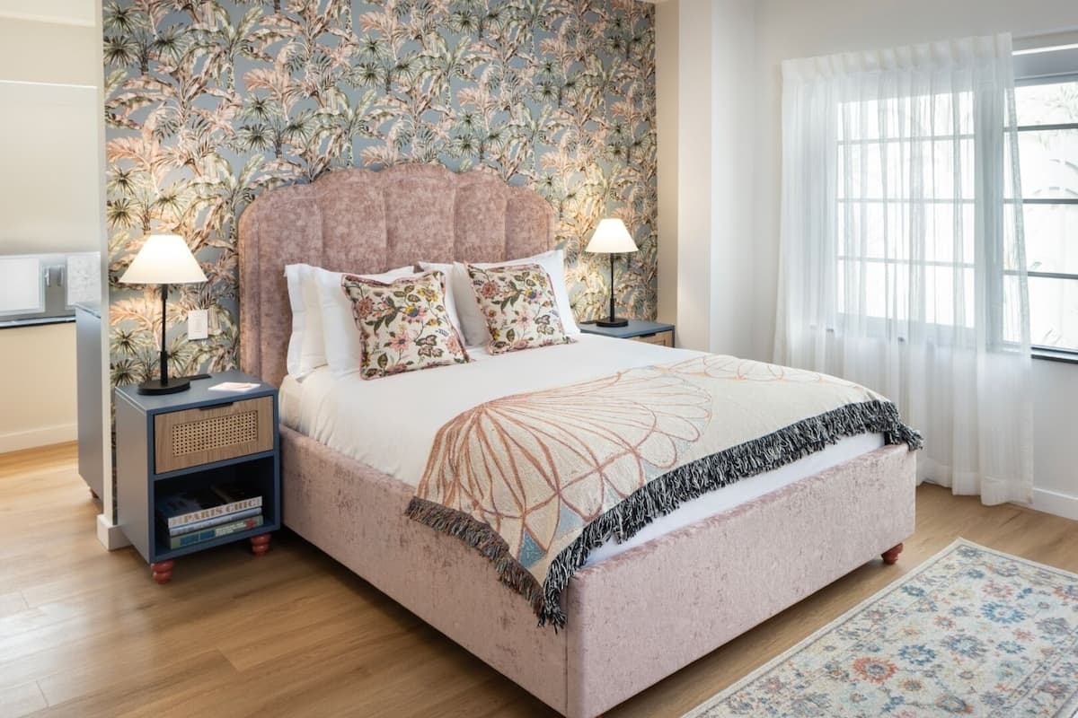 Apartment, 1 Queen-Bett | Laptopgeeigneter Arbeitsplatz, kostenloses WLAN