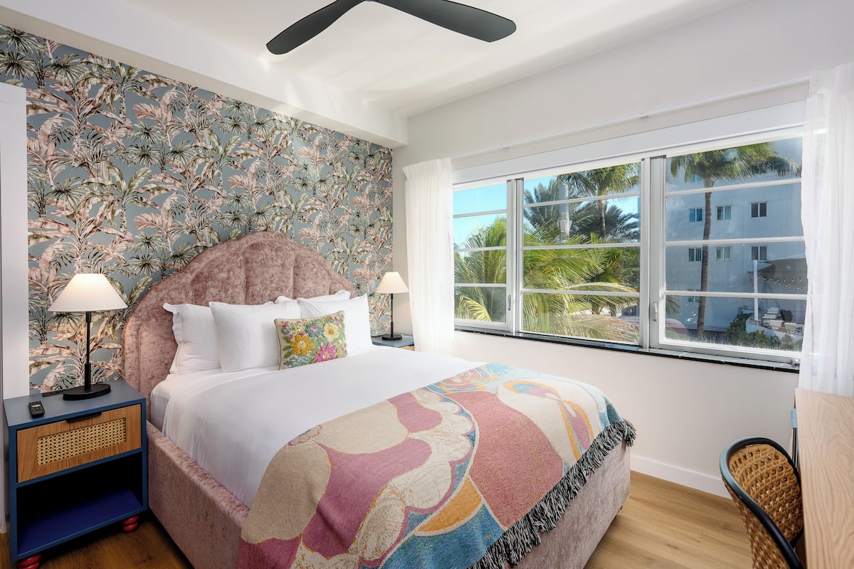 Căn hộ, quang cảnh biển (Spacious Suite) | Khu vực làm việc phù hợp cho laptop