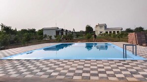 室外游泳池