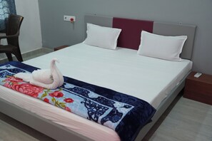 Deluxe Cottage, Garden View - Jay Jalaram Farm and Restaurant (Sangodra)