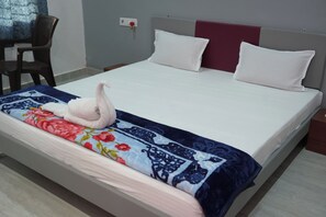 Deluxe Cottage, Garden View - Jay Jalaram Farm and Restaurant (Mendarda)