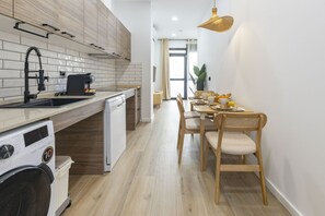 Mikrowelle, Ofen, Geschirrspüler, Toaster