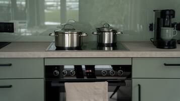 KĂŒhlschrank, Ofen, Herdplatte, GeschirrspĂŒler