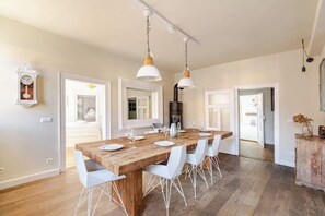 Dining - Stylish house | 370m² | 1-8 adults + 2 kids | central | P (Königsbach-Stein)