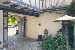 Property grounds - Stylish house | 370m² | 1-8 adults + 2 kids | central | P (Königsbach-Stein)