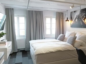 1 Schlafzimmer, Zimmersafe, Schreibtisch, kostenloses WLAN