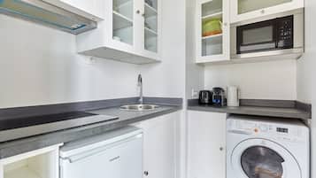 Apartment | Private kitchen | Fridge, microwave, stovetop, coffee/tea maker