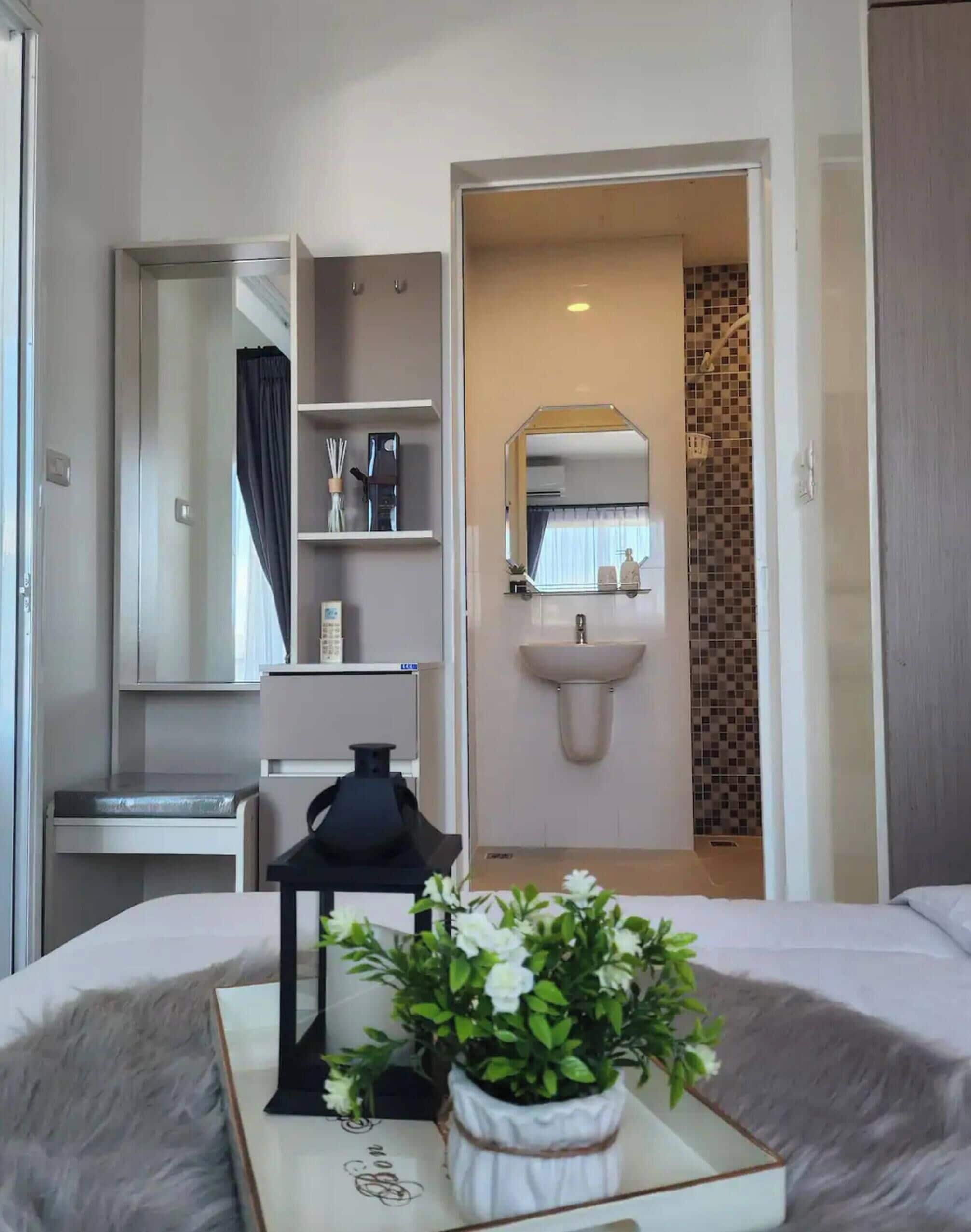 Condo, 1 Bedroom, Accessible, Smoking | Living room