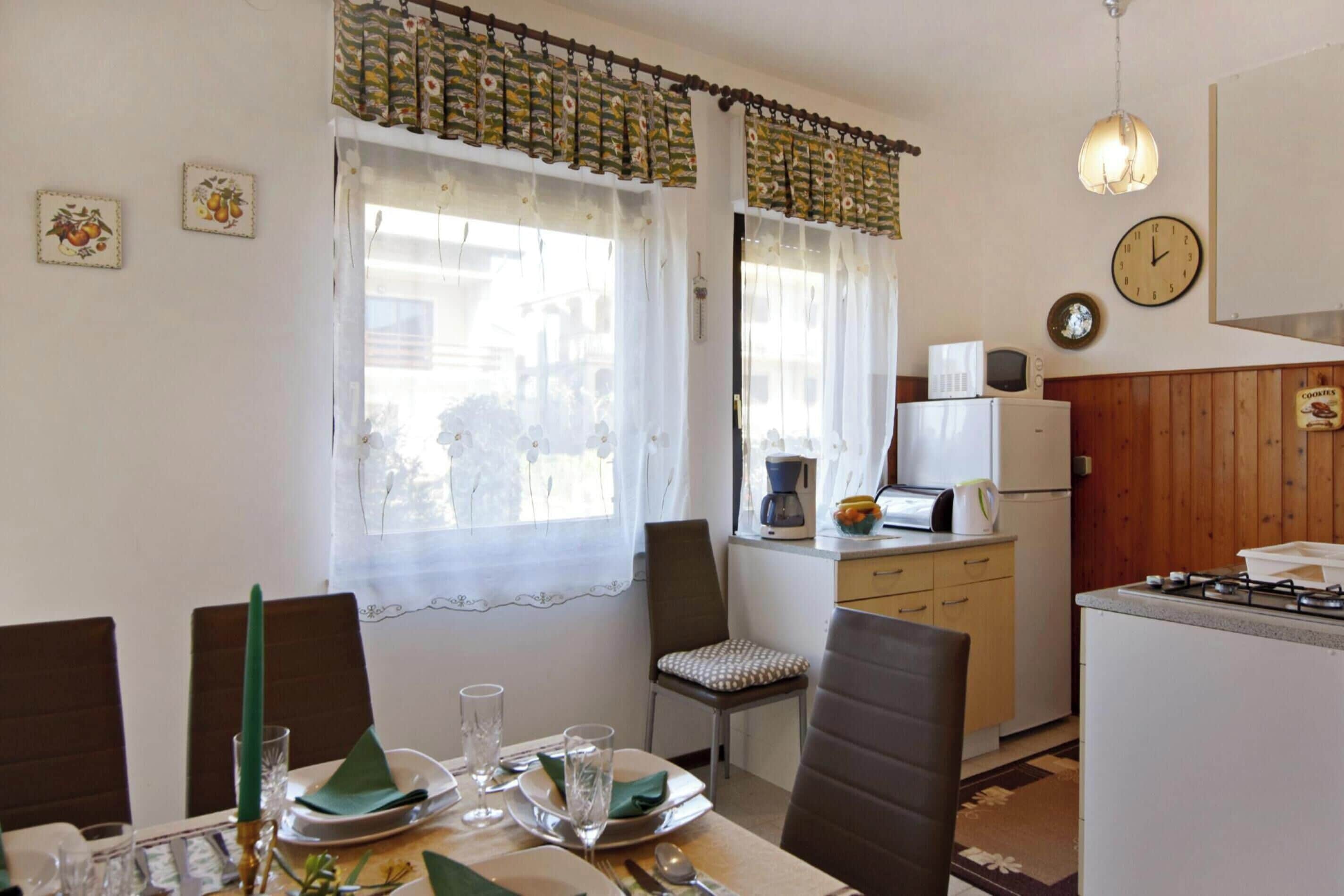 Apartment, 3 Bedrooms, Patio, Garden View | Dining room