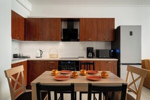 Apartment | Private kitchen | Coffee/tea maker, electric kettle - RentPlanet - Apartament Pomorska (Wrocław)