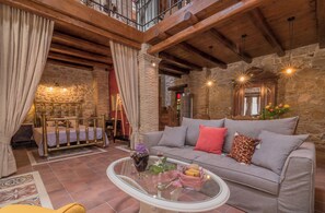 Interior - Authentic Zakynthos Town Villa * 3 open-plan bedrooms * Sleeps <7 * Local Stay (Zakinthos)
