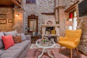 Interior - Authentic Zakynthos Town Villa * 3 open-plan bedrooms * Sleeps <7 * Local Stay (Zakinthos)