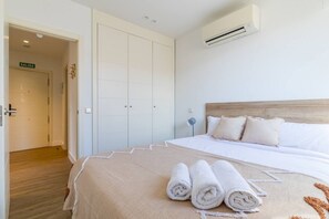 Iron/ironing board - Apt. 1BR cozy 4 Torres by CH (Madrid)