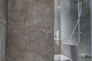 Shower, shampoo - Apt. 1BR cozy 4 Torres by CH (Madrid)