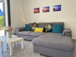 TV - Villa La Grée - 10 min walk from the beach (Sarzeau)