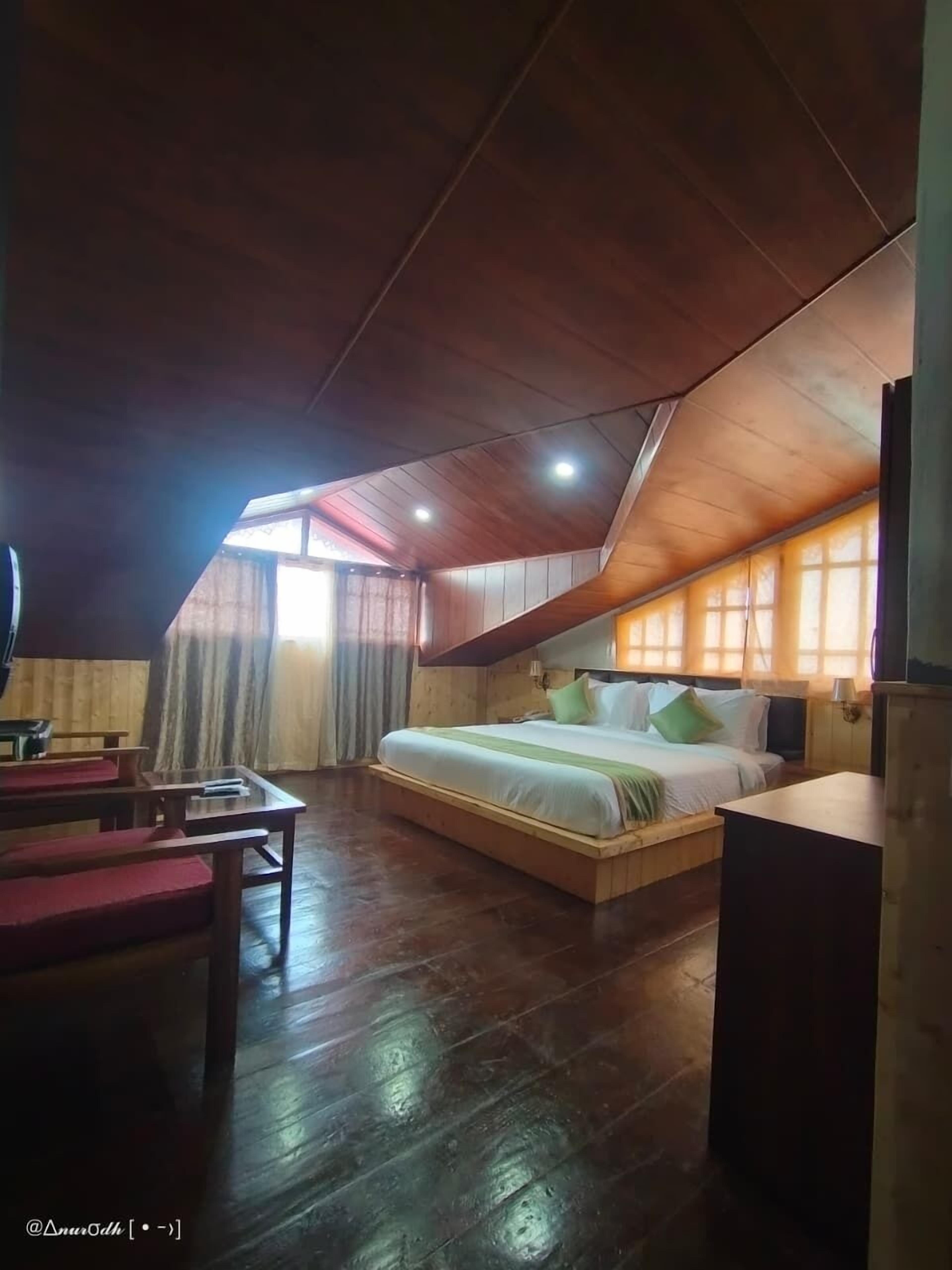 Family Group Apartment, Mountain View | Memory foam beds, laptop workspace, free WiFi, bed sheets